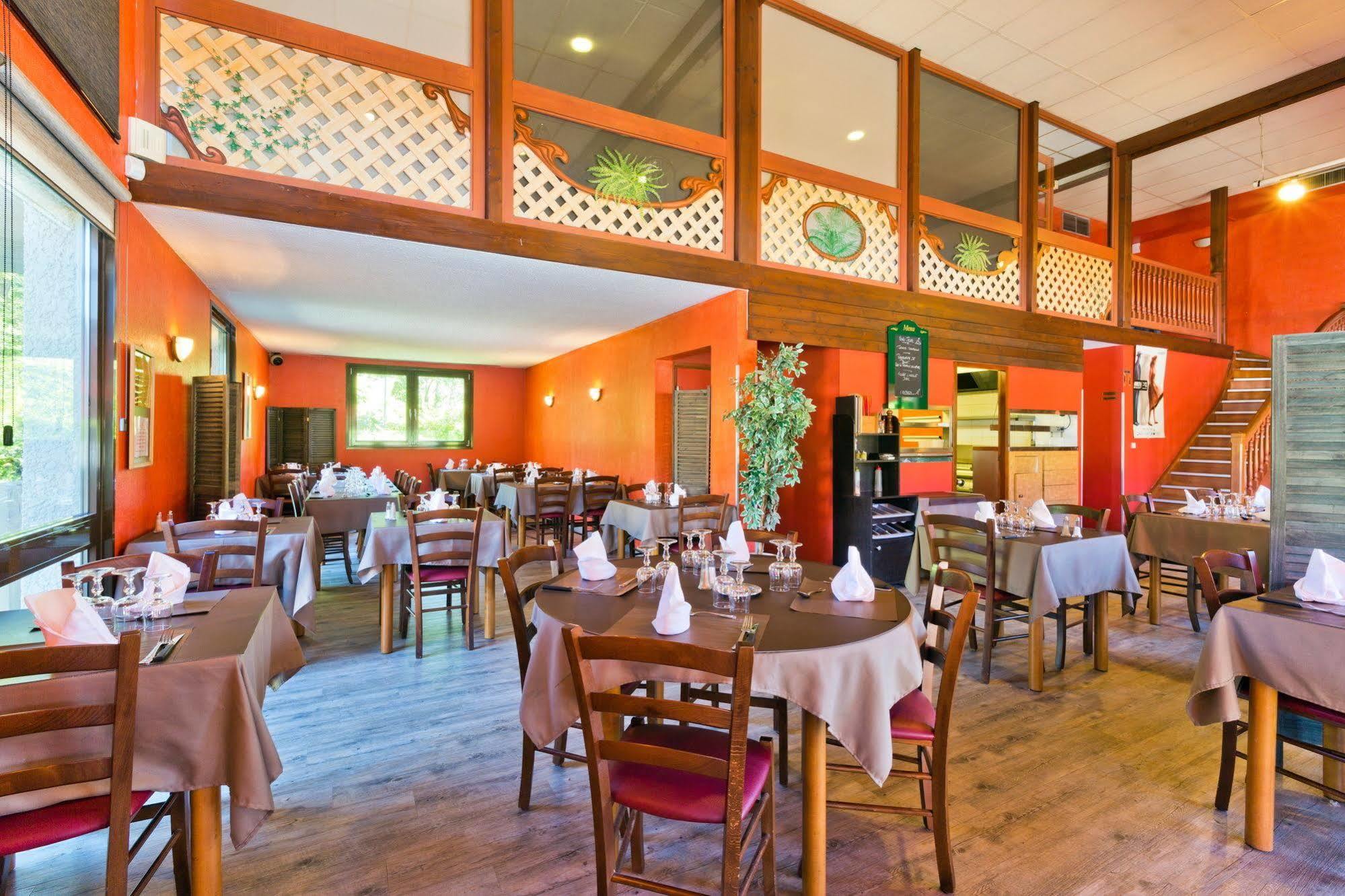 Albhotel Grill Alby-sur-Cheran Buitenkant foto